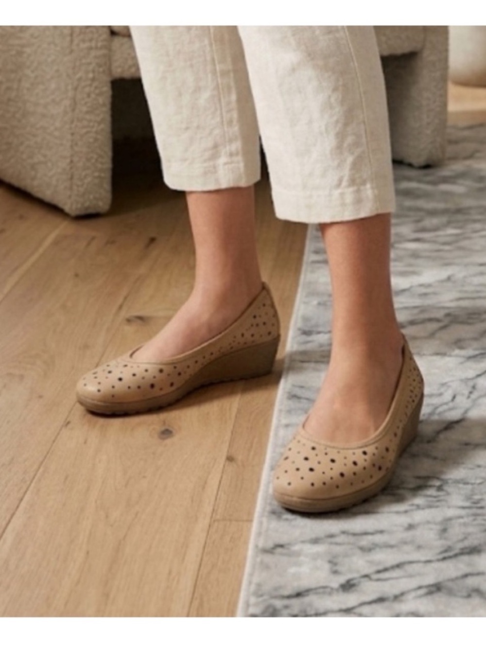 The Flexx Cut Out Slip On Low Wedges Size 9 Tan Leather